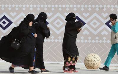 ’خواتین کے لئے برقعہ پہننا ضروری نہیں کیونکہ۔۔۔‘ سعودی عالم دین نے بڑا فتویٰ دے دیا، سعودی عرب میں ہنگامہ برپاہوگیا