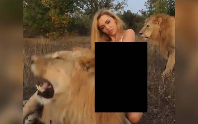 فحش فلموں کی اداکارہ نے شیر کے ساتھ ایسی قابل اعتراض تصاویر بنوالیں کہ پوری دنیا میں ہنگامہ برپاہوگیا کیونکہ۔۔۔