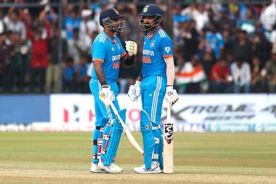 بھارت نے آسٹریلیا کو جیت کے لیے 400رنز کا ٹارگٹ دے دیا