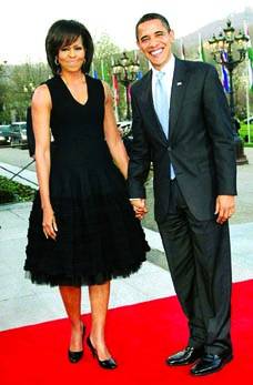 واشنگٹن : امریکی صدر بارک اوباما اپنی اہلیہ مشعل اوباما کے ہمراہ تقریب میں شریک ہیں
