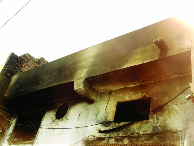  شفیق آباد جوتوں کی فیکٹری میں آتشزدگی کروڑوں کا مال اور کیمیکل جل گیا