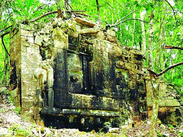  میکسیکو: دوردراز واقع جنگلات میں دریافت شدہ قدیم شہر کی باقیات میں سے ایک عمارت کا ڈھانچہ
