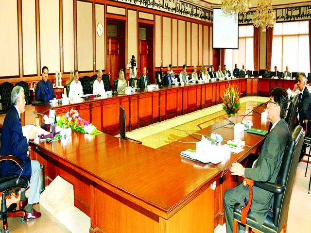 اسلام آباد:وفاقی وزیر خزانہ اسحاق ڈار اعلی سطحی اجلاس کی صدارت کر رہے ہیں
