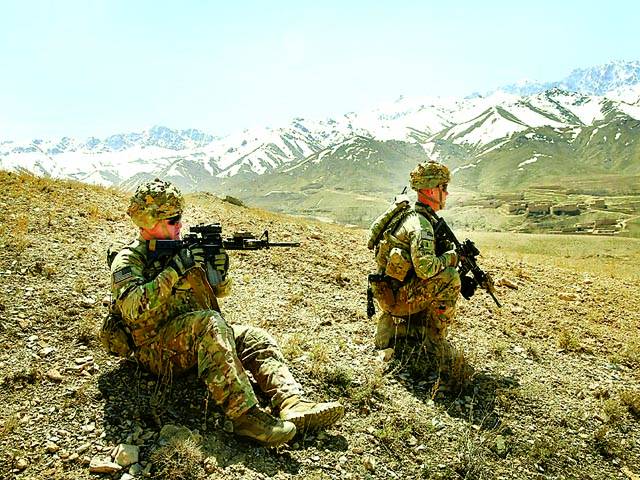 کابل: نیٹوفوجی ایک علاقے میں جنگی کارروائی میں شریک ہیں