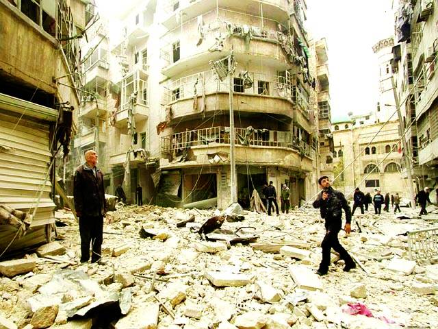 دمشق: شامی باغیوں کی بمباری کے بعد تباہی کا منظر