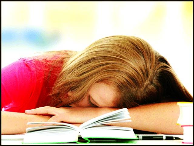 امتحان میں اچھے نمبروں کے لیے نیند ضروری ہے، تحقیق