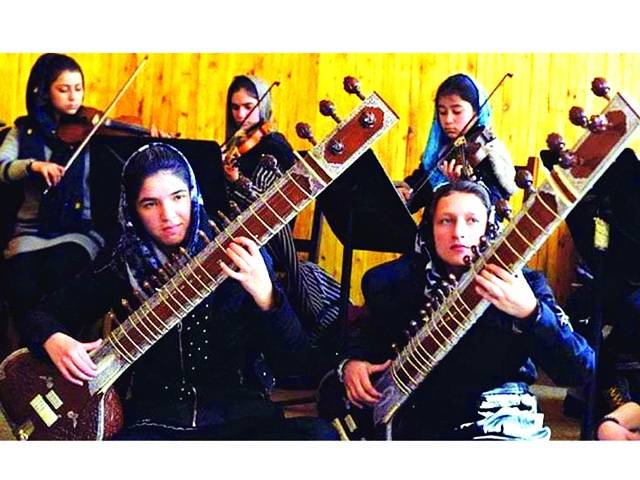 افغان خواتین کا پہلا آرکسٹرا گروپ عالمی اقتصادی فورم میں پرفارم کرے گا