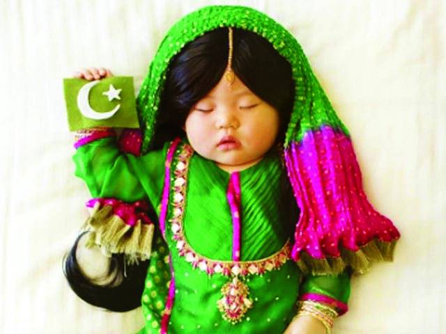 پاکستانی کپڑوں میں ملبوس خوابیدہ شہزادی کے چرچے