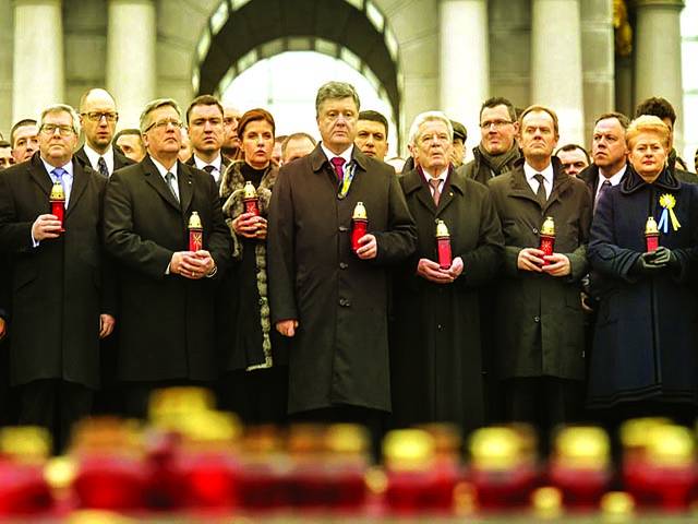  کیف: یوکرینی صدر پیترو پوروشینکو دیگر کے ہمراہ تعزیتی ریفرنس میں موجود ہیں