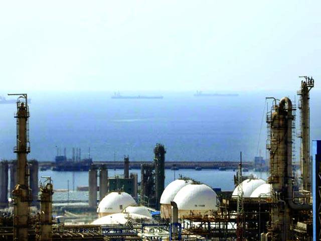  ایران:ایک ایٹمی پلانٹ کا منظر جبکہ سمندرمیں حفاظتی بحری بیڑے گشت کررہے ہیں