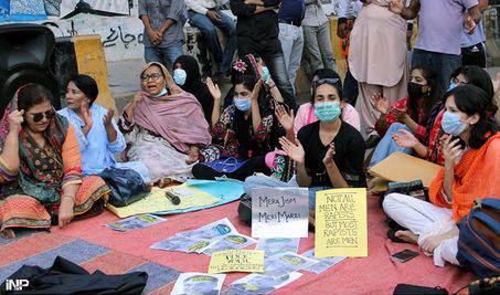 میرا جسم میری مرضی، خاتون کیساتھ مبینہ گینگ ریپ کیخلاف خواتین کراچی میں سراپا احتجاج ہیں